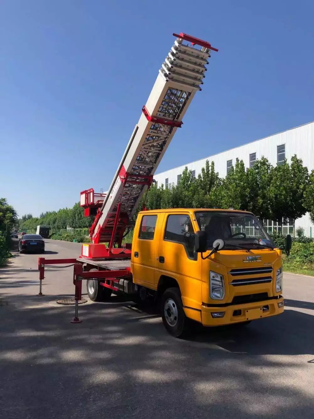 兰考附近的云梯车出租服务：轻松解决高空作业需求