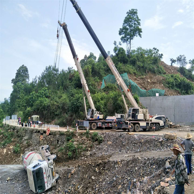 兰考汽车掉沟里叫吊车救援要多少钱