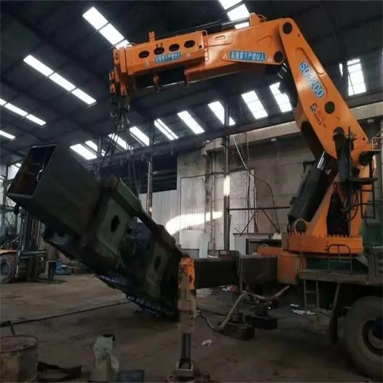 兰考130吨折臂吊车出租吊机租赁附近电话